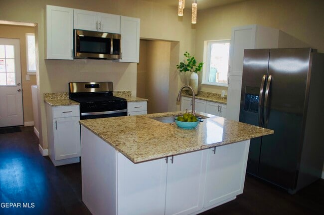 Building Photo - 3825 Trowbridge Dr