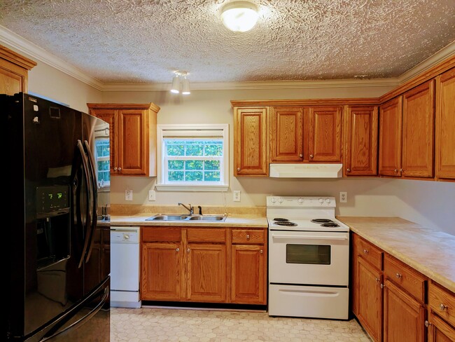 Building Photo - 142 Zachary Dr