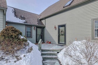 Building Photo - 35 Montrose Dr
