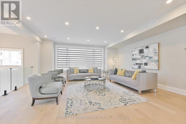 Building Photo - 84 Westbourne Ave