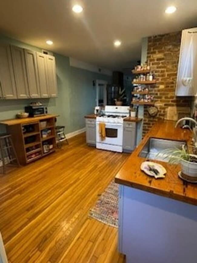 Building Photo - 2809 Paris Ave