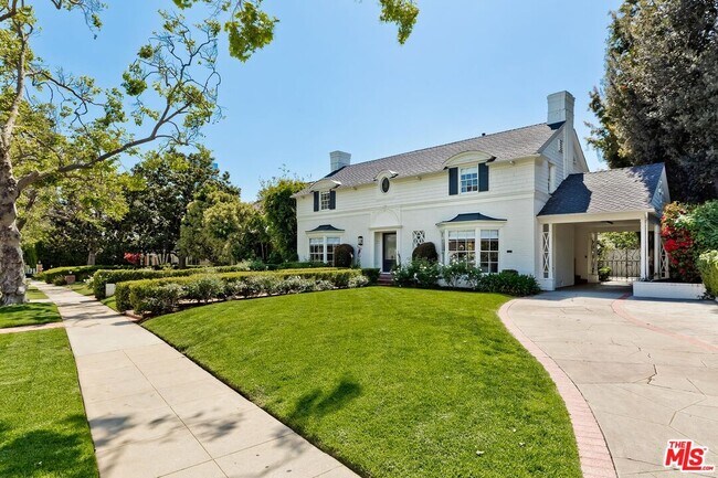Building Photo - 9879 Carmelita Ave