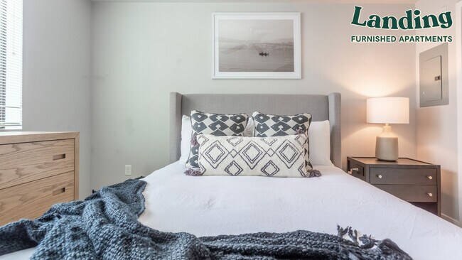 Building Photo - 2625 E Camelback Rd