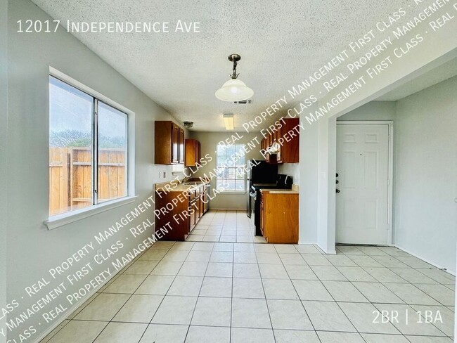 Foto del edificio - 12017 Independence Ave