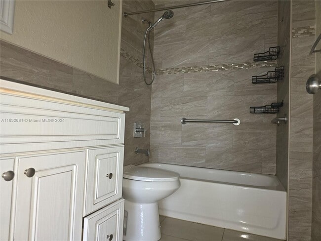 Building Photo - 3104 Tarpon Dr