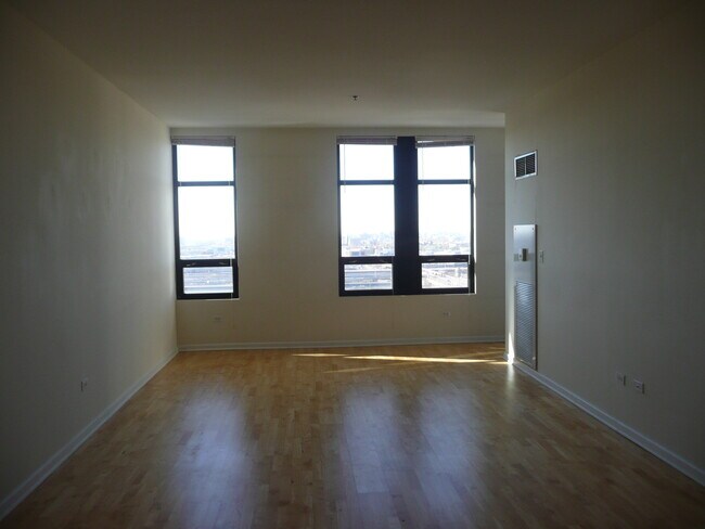 Building Photo - 1255 S State St