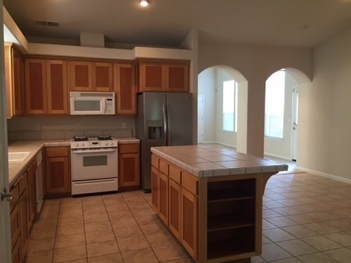 Building Photo - Beautiful home in private cul-de-sac!