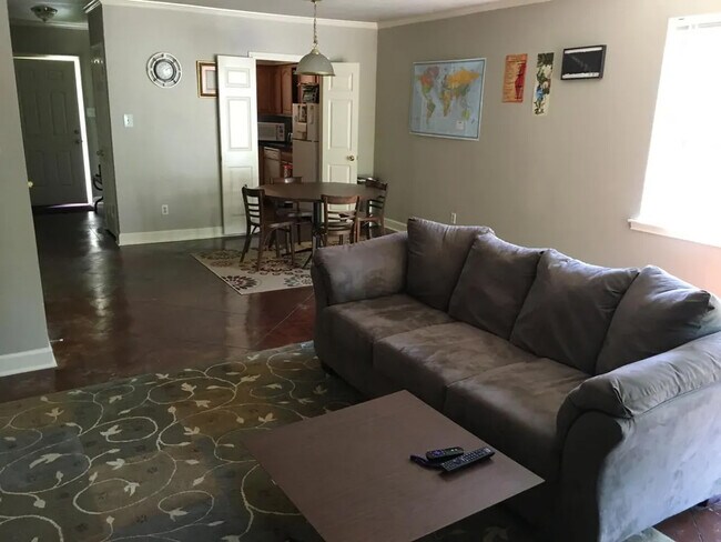 Living - 117 Addison St