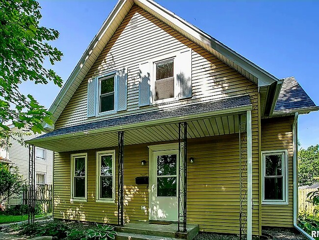 Building Photo - 1847 10th St