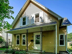 Building Photo - 1847 10th St