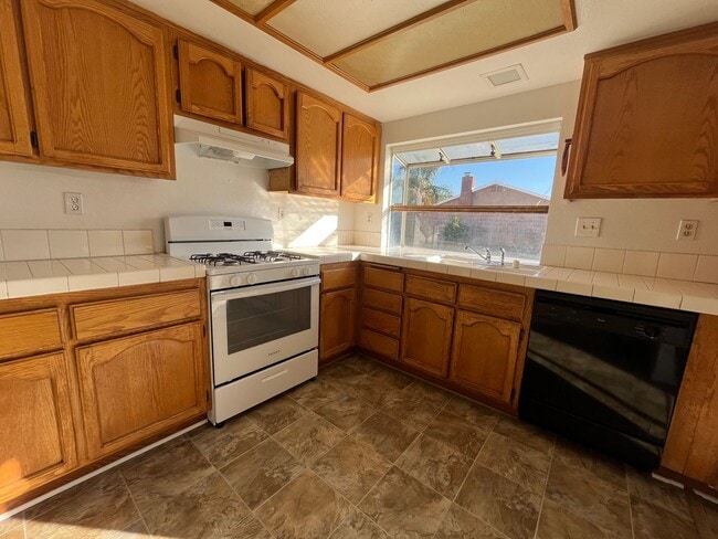 Building Photo - Two-Story 3-Bedroom Yucaipa Home!