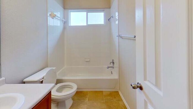 Building Photo - Great 3/2 in Hutto Square!