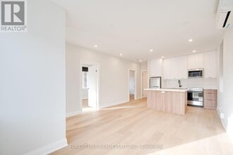 Building Photo - 160 Tyrrel Ave