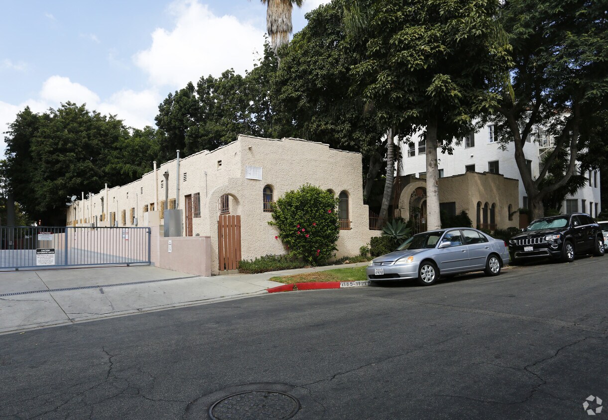 Edificio - 1165 N Orange Grove Ave