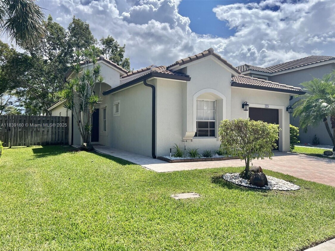 Foto principal - 1273 NW 171st Terrace