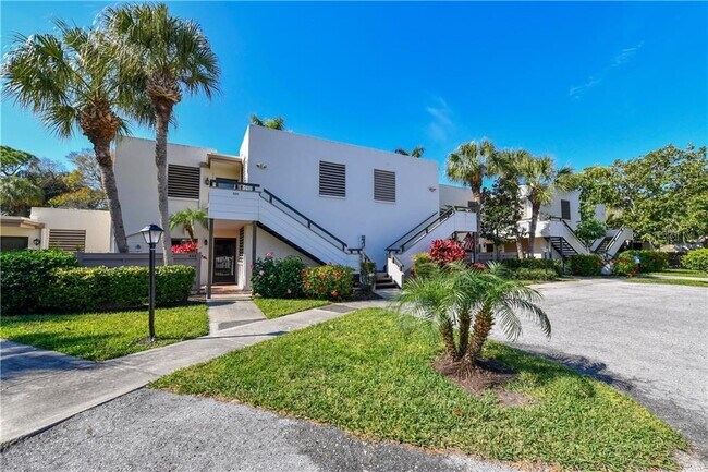 Building Photo - 536 Lakeside Dr