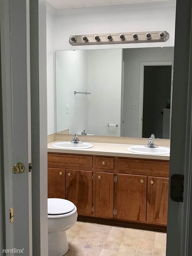 Building Photo - 2 br, 1.5 bath  - Cobblestone Townhouses