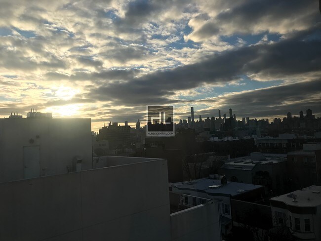 Foto del edificio - NEWTOWN AVENUE