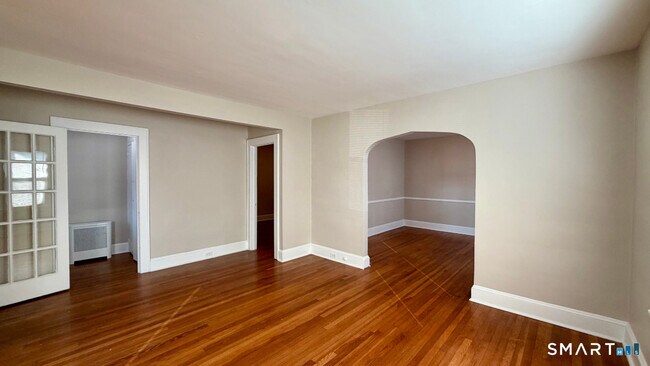 Foto del edificio - 77 Astoria Ave