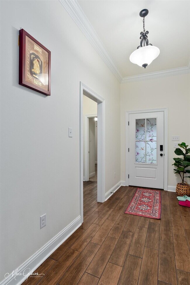 Building Photo - 213 Hyperion st