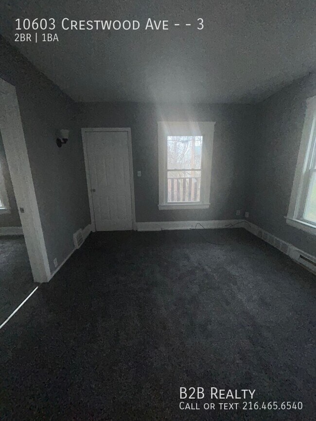 Building Photo - "Sophisticated Simplicity: 2 BR, 1 BA Resi...