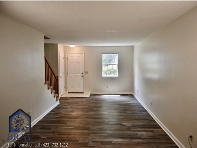 Foto del edificio - MODERN TRI-LEVEL TOWNHOME NEAR STEELE CREEK PARK