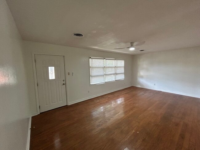 Building Photo - 2024 Meadow Rd