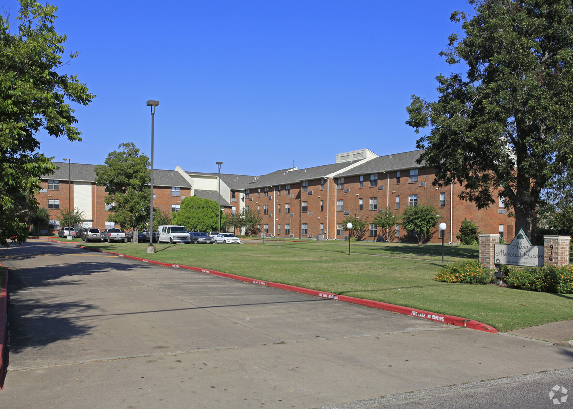 Primary Photo - Alvin Memorial Gardens