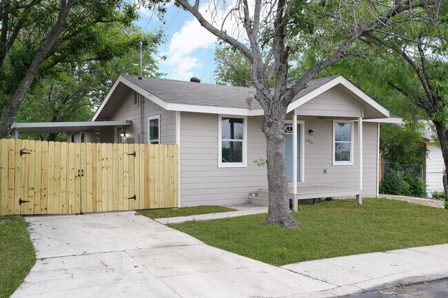 Foto del edificio - 3 bedroom 2 bath less than a mile from Fort Sam AFB!