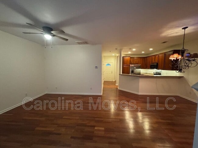 Foto del edificio - 121 Pine Walk Dr