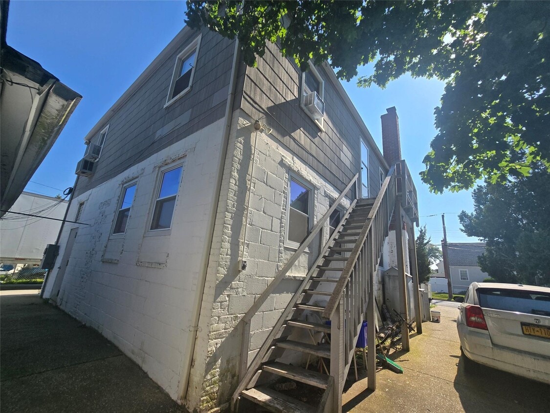 Building Photo - 105 Eastern Blvd