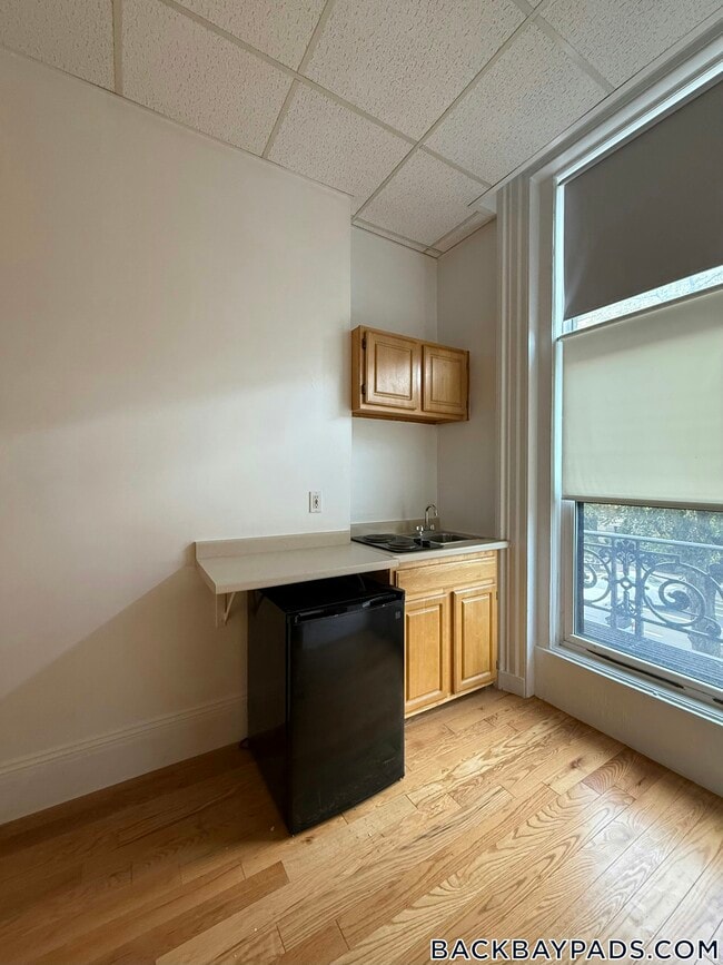 Building Photo - 405 Beacon St