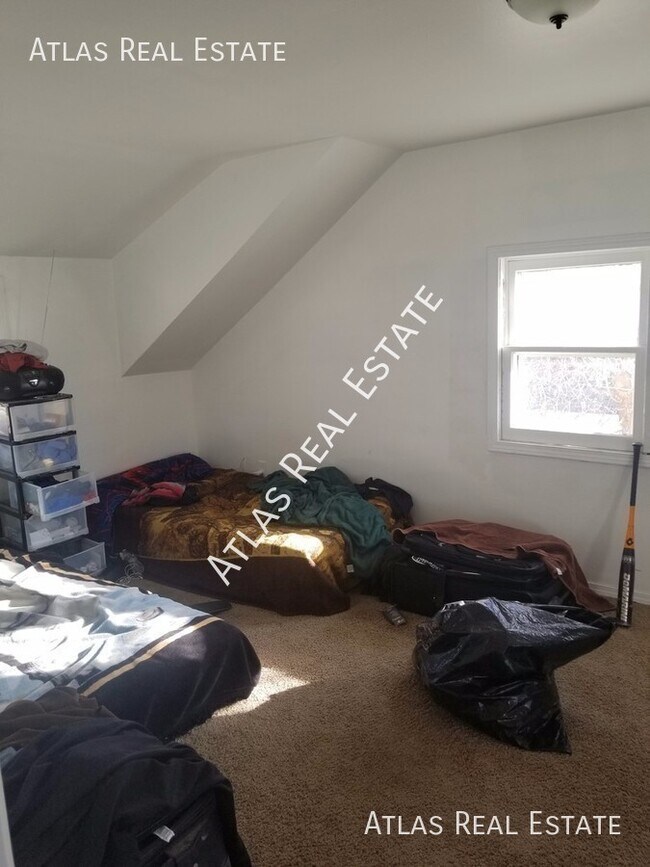 Building Photo - Wonderful 2 Story 2-Bedroom Unit -Availabl...