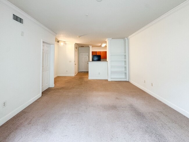 Building Photo - Perfectly priced 1/1 in heart of Downtown Orlando