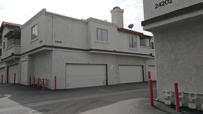 Foto del edificio - 24216 Sylvan Glen Rd