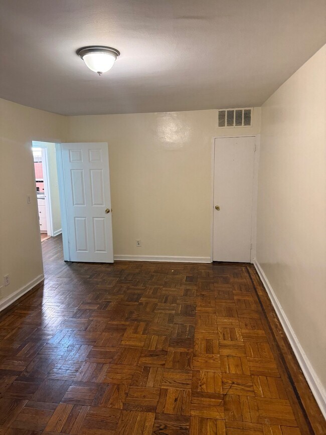 Foto del edificio - 9XX E 227th St