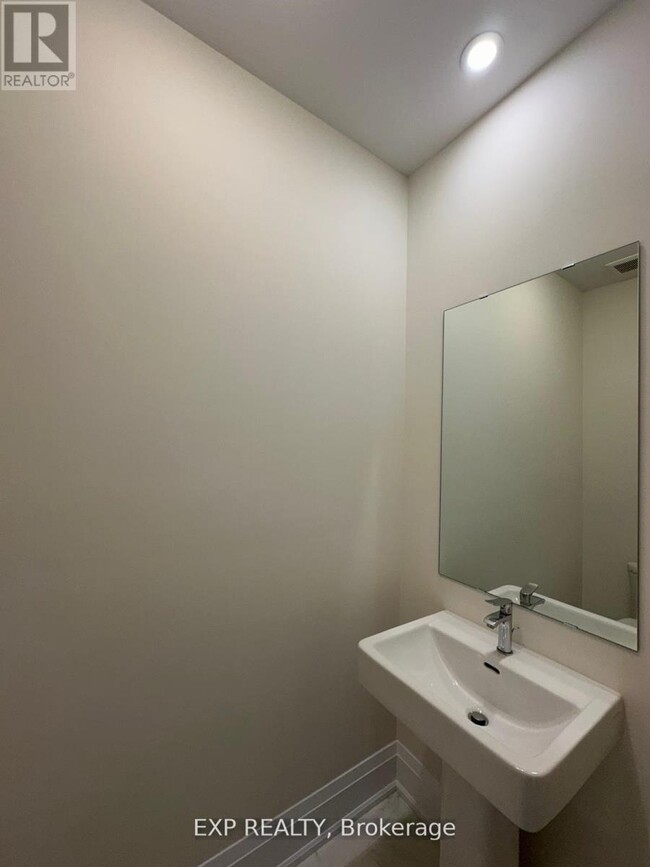 Building Photo - 35 Schmeltzer Cres