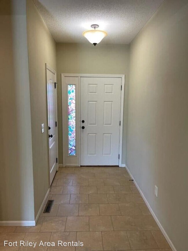 Building Photo - 2 br, 3.5 bath House - 1611 N. 127th Street