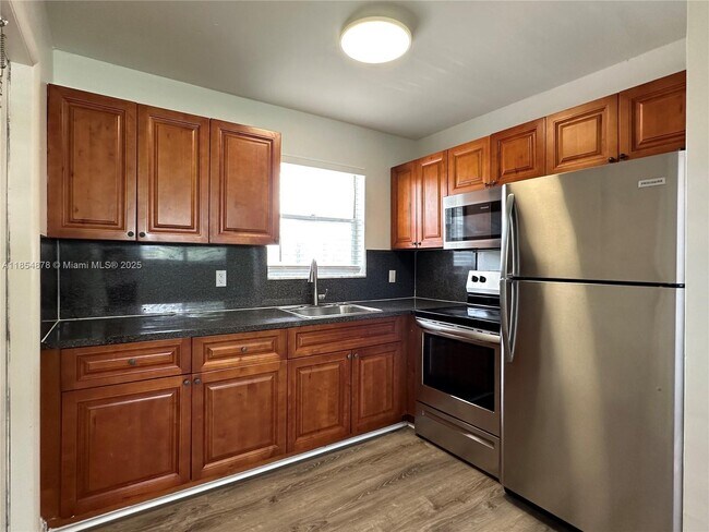 Foto del edificio - 5661 SW 36th Ct