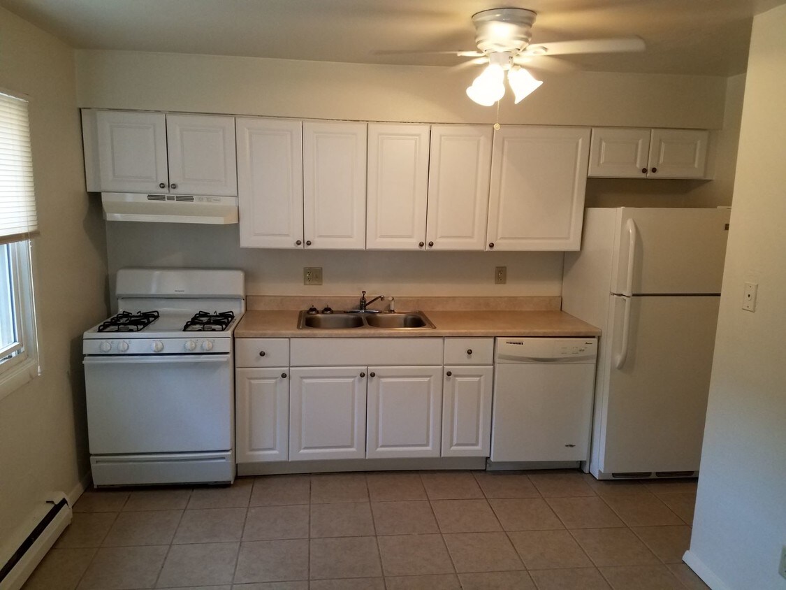 1213 Wall St, Normal, IL 61761 Apartments in Normal, IL