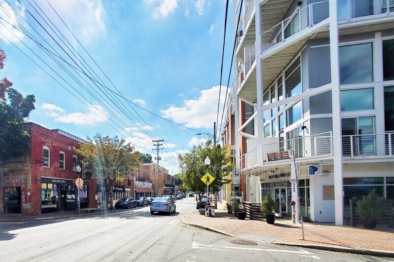 Primary Photo - 3123 N Davidson St