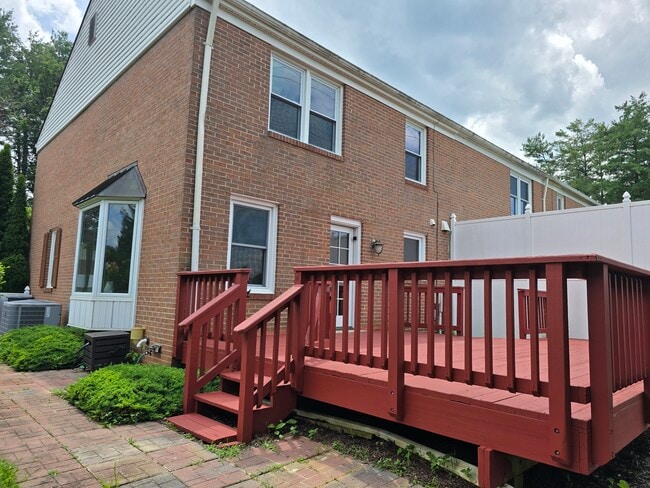 Building Photo - 9321 Bentridge Ave
