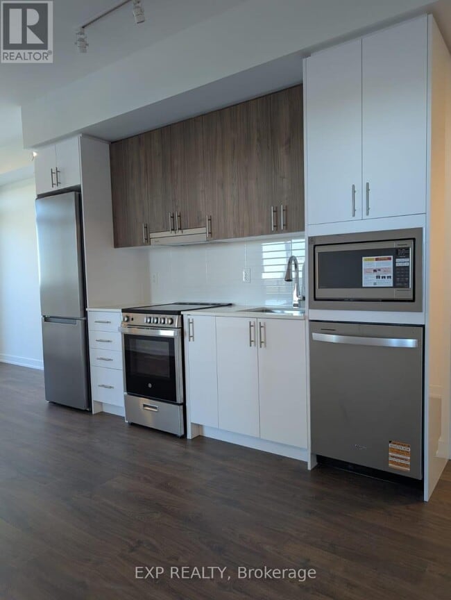 Building Photo - 5105 Hurontario St
