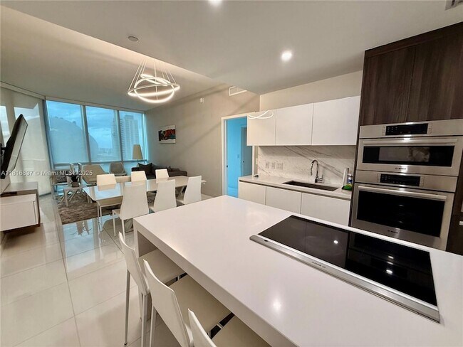 Foto del edificio - 851 NE 1st Ave