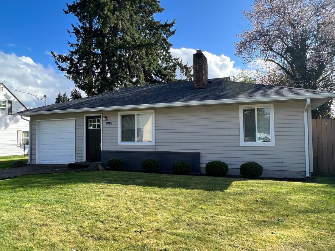 Charming Single-Level Living with Bonus Flex Space & Private Yard - Charming Single-Level Living with Bonus Flex Space & Private Yard