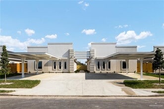 Building Photo - 17 Beverly Ave