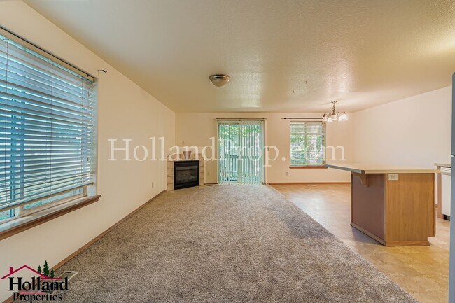 Building Photo - 3127 NE 103rd Pl
