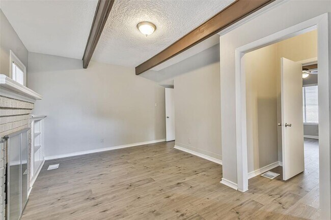 Building Photo - 216 Redan St
