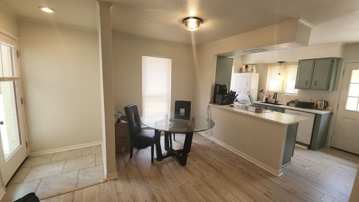 Primary Photo - 1005 W MLK #B