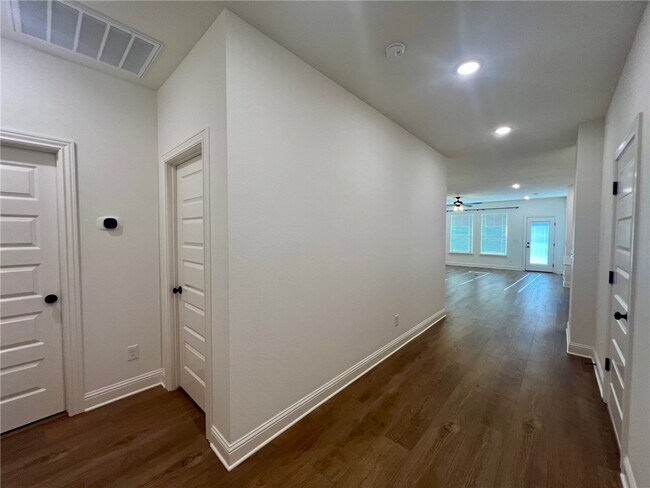 Building Photo - 3006 S 14th Pl